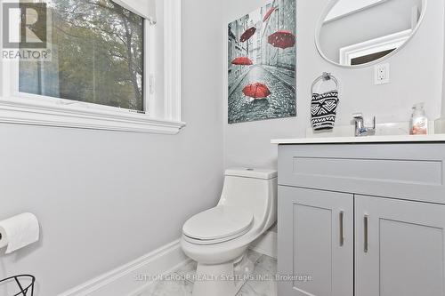 15 Old Oak Drive, Toronto, ON - Indoor Photo Showing Bathroom