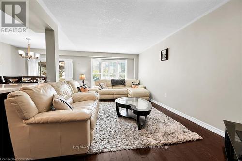 194 Gatestone Drive, Hamilton, ON - Indoor Photo Showing Living Room