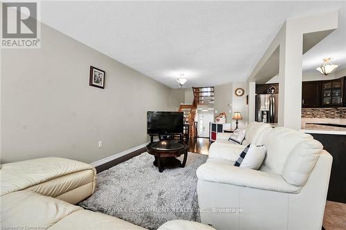 194 Gatestone Drive, Hamilton, ON - Indoor Photo Showing Living Room