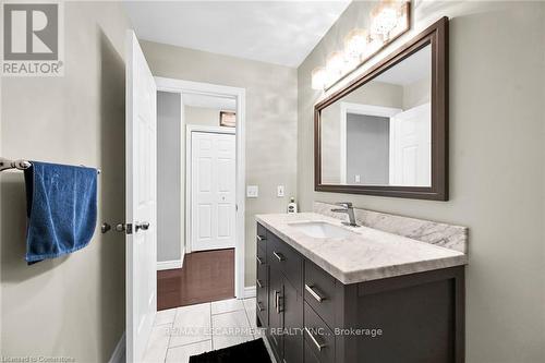 194 Gatestone Drive, Hamilton, ON - Indoor Photo Showing Bathroom