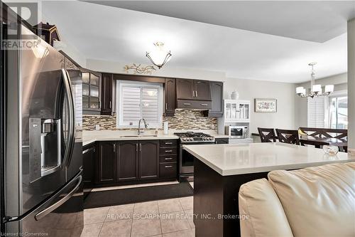 194 Gatestone Drive, Hamilton, ON - Indoor Photo Showing Kitchen With Upgraded Kitchen