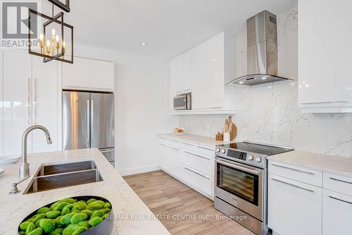 1876 Dewar Place, London, ON - Indoor Photo Showing Kitchen With Double Sink With Upgraded Kitchen