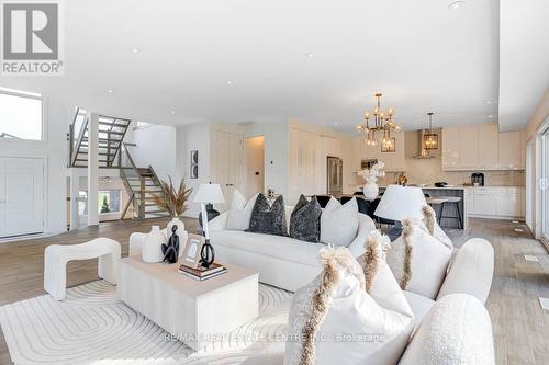 1876 Dewar Place, London, ON - Indoor Photo Showing Living Room