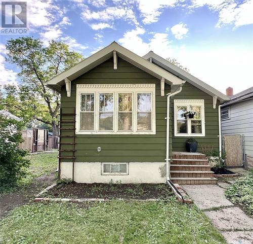 1222 Robinson Street, Regina, SK - Outdoor