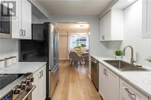 279 Sandowne Drive Unit# 3, Waterloo, ON - Indoor Photo Showing Kitchen With Upgraded Kitchen