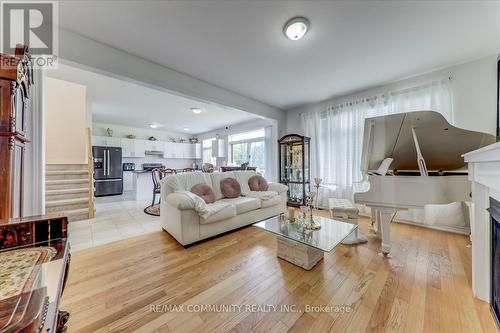 85 Summer Breeze Drive, Quinte West, ON - Indoor Photo Showing Living Room