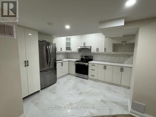 Bsmt - 21 Copperhill Heights, Barrie, ON - Indoor Photo Showing Kitchen