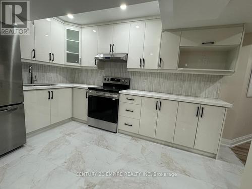 Bsmt - 21 Copperhill Heights, Barrie, ON - Indoor Photo Showing Kitchen