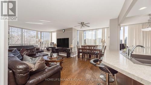 210 - 22 Hanover Road, Brampton, ON - Indoor Photo Showing Living Room