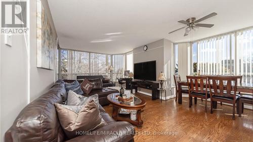 210 - 22 Hanover Road, Brampton, ON - Indoor Photo Showing Living Room