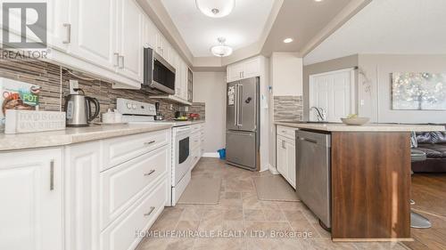 210 - 22 Hanover Road, Brampton, ON - Indoor Photo Showing Kitchen