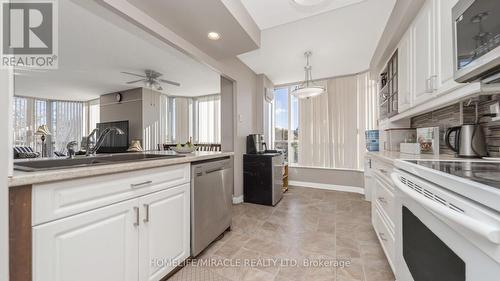 210 - 22 Hanover Road, Brampton, ON - Indoor Photo Showing Kitchen With Double Sink With Upgraded Kitchen