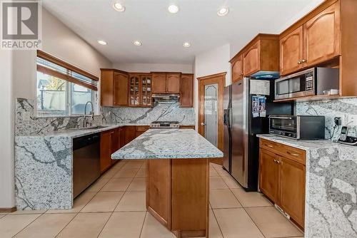 180 Panatella Close Nw, Calgary, AB - Indoor Photo Showing Kitchen