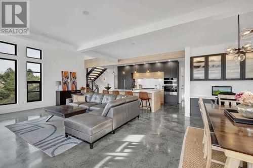 887 Fernie Road, Kamloops, BC - Indoor Photo Showing Living Room