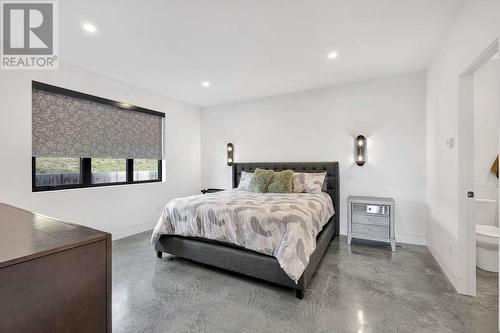 887 Fernie Road, Kamloops, BC - Indoor Photo Showing Bedroom