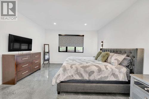 887 Fernie Road, Kamloops, BC - Indoor Photo Showing Bedroom