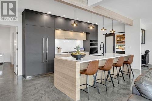 887 Fernie Road, Kamloops, BC - Indoor Photo Showing Kitchen With Upgraded Kitchen