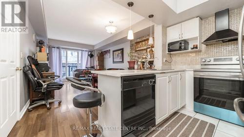 2067 - 3041 Finch Avenue W, Toronto, ON - Indoor Photo Showing Kitchen