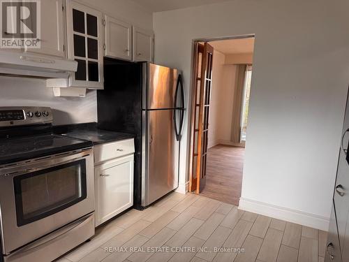 6015 Featherhead Crescent, Mississauga, ON - Indoor Photo Showing Kitchen