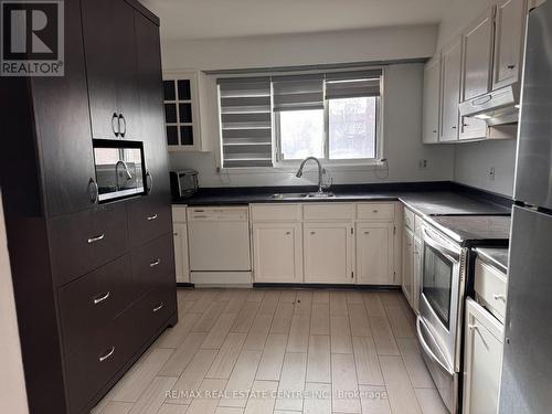 6015 Featherhead Crescent, Mississauga, ON - Indoor Photo Showing Kitchen