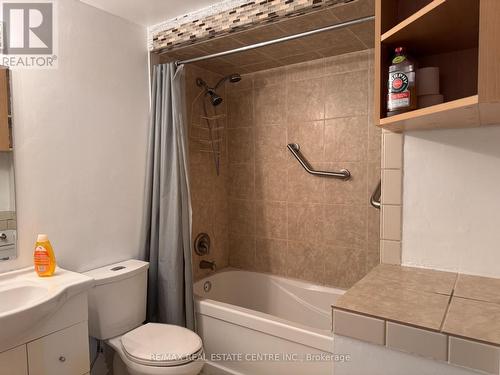 6015 Featherhead Crescent, Mississauga, ON - Indoor Photo Showing Bathroom