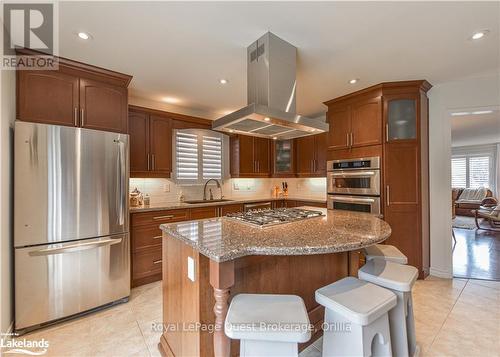 472 Ferndale Drive N, Barrie (Northwest), ON - Indoor Photo Showing Kitchen With Upgraded Kitchen