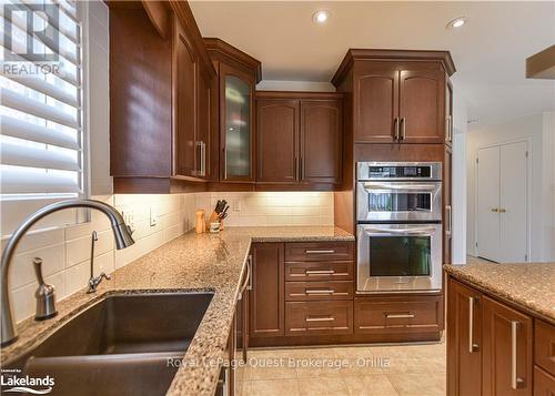 472 Ferndale Drive N, Barrie (Northwest), ON - Indoor Photo Showing Kitchen With Upgraded Kitchen