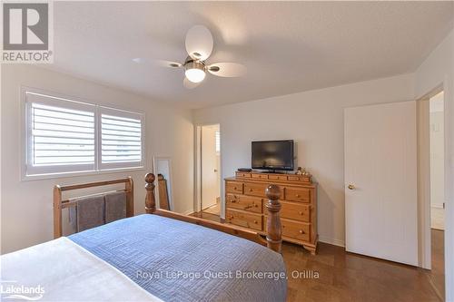 472 Ferndale Drive N, Barrie (Northwest), ON - Indoor Photo Showing Bedroom