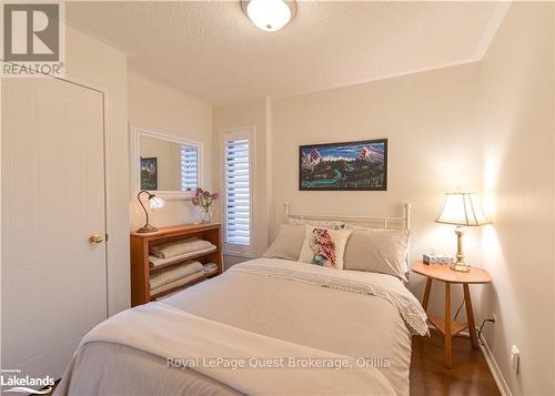 472 Ferndale Drive N, Barrie (Northwest), ON - Indoor Photo Showing Bedroom