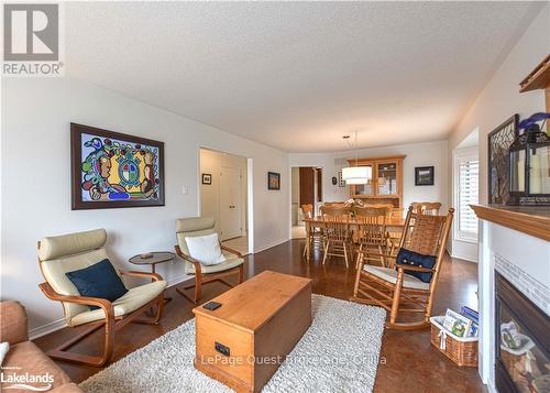 472 Ferndale Drive N, Barrie (Northwest), ON - Indoor Photo Showing Living Room