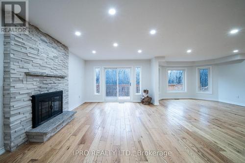 117 Devonsleigh Boulevard, Richmond Hill, ON - Indoor Photo Showing Living Room With Fireplace