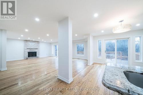 117 Devonsleigh Boulevard, Richmond Hill, ON - Indoor With Fireplace