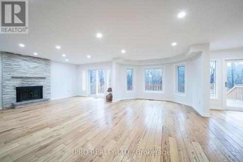 117 Devonsleigh Boulevard, Richmond Hill, ON - Indoor Photo Showing Living Room With Fireplace