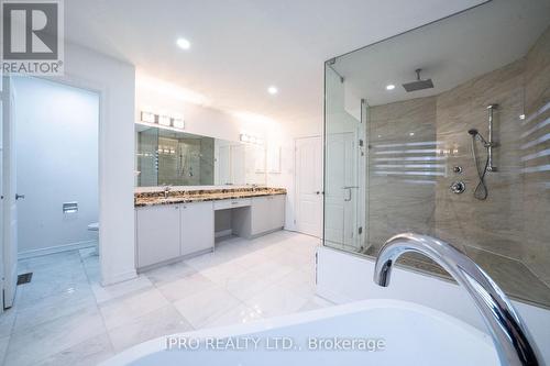 117 Devonsleigh Boulevard, Richmond Hill, ON - Indoor Photo Showing Bathroom