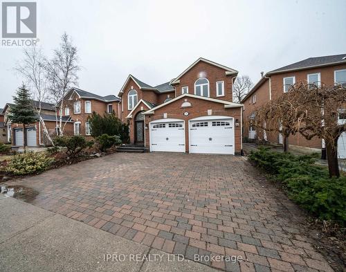 117 Devonsleigh Boulevard, Richmond Hill, ON - Outdoor With Facade