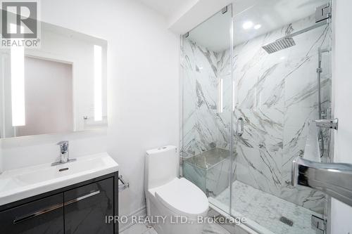 117 Devonsleigh Boulevard, Richmond Hill, ON - Indoor Photo Showing Bathroom