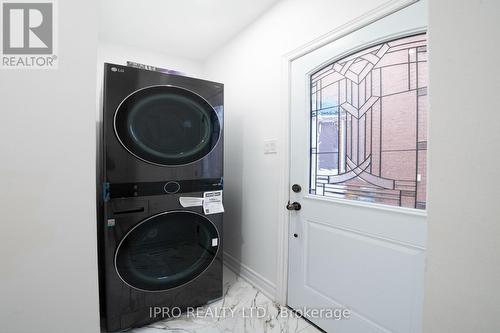 117 Devonsleigh Boulevard, Richmond Hill, ON - Indoor Photo Showing Laundry Room