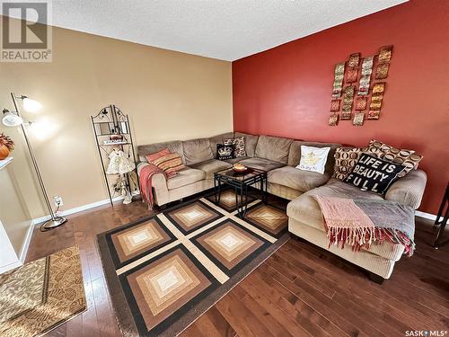 417 Central Avenue S, Swift Current, SK - Indoor Photo Showing Living Room