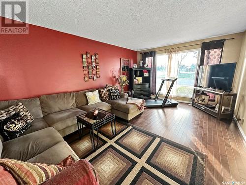 417 Central Avenue S, Swift Current, SK - Indoor Photo Showing Living Room