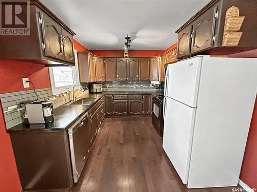 417 Central Avenue S, Swift Current, SK - Indoor Photo Showing Kitchen