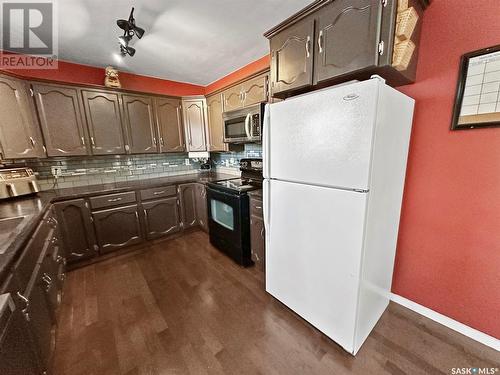 417 Central Avenue S, Swift Current, SK - Indoor Photo Showing Kitchen