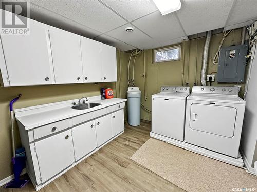 417 Central Avenue S, Swift Current, SK - Indoor Photo Showing Laundry Room