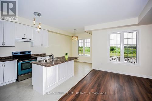 479 Terrace Way, Oakville, ON - Indoor Photo Showing Kitchen