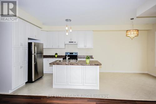 479 Terrace Way, Oakville, ON - Indoor Photo Showing Kitchen