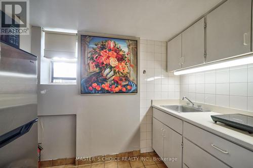 406 - 106 Carden Street, Guelph, ON - Indoor Photo Showing Kitchen