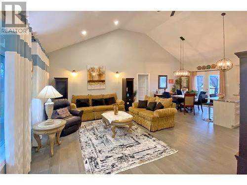 1496 Drummond School Road, Lanark, ON - Indoor Photo Showing Living Room