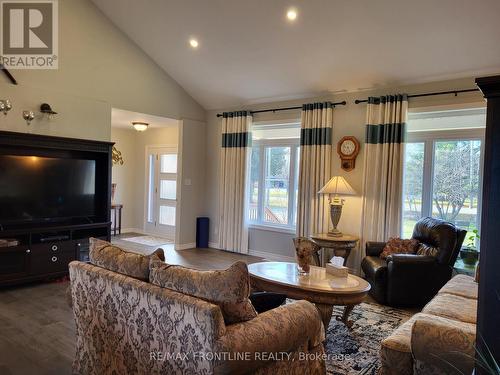 1496 Drummond School Road, Drummond/North Elmsley, ON - Indoor Photo Showing Living Room