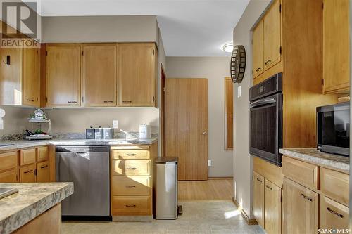 226 5Th Avenue E, Gravelbourg, SK - Indoor Photo Showing Kitchen