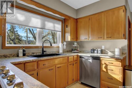 226 5Th Avenue E, Gravelbourg, SK - Indoor Photo Showing Kitchen