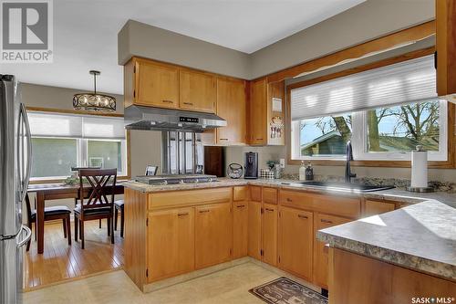 226 5Th Avenue E, Gravelbourg, SK - Indoor Photo Showing Kitchen With Double Sink